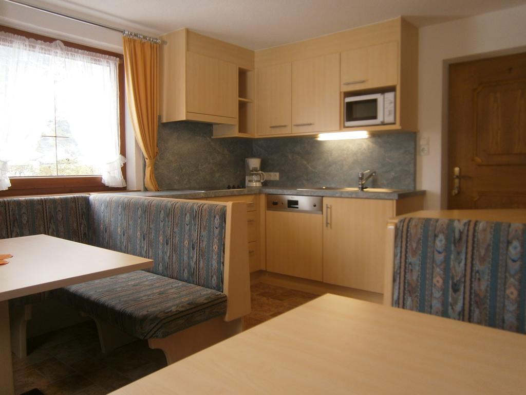 Haus Wiesenheim Fw Oetztal Langenfeld Room photo