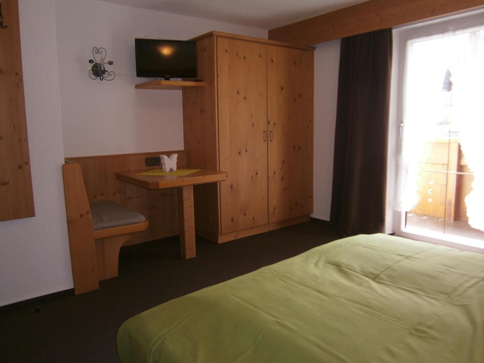 Haus Wiesenheim Fw Oetztal Langenfeld Room photo